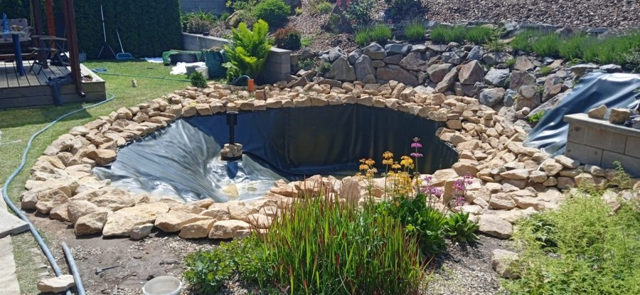 Kompletní rekonstrukce okrasného jezírka u Rakovníka