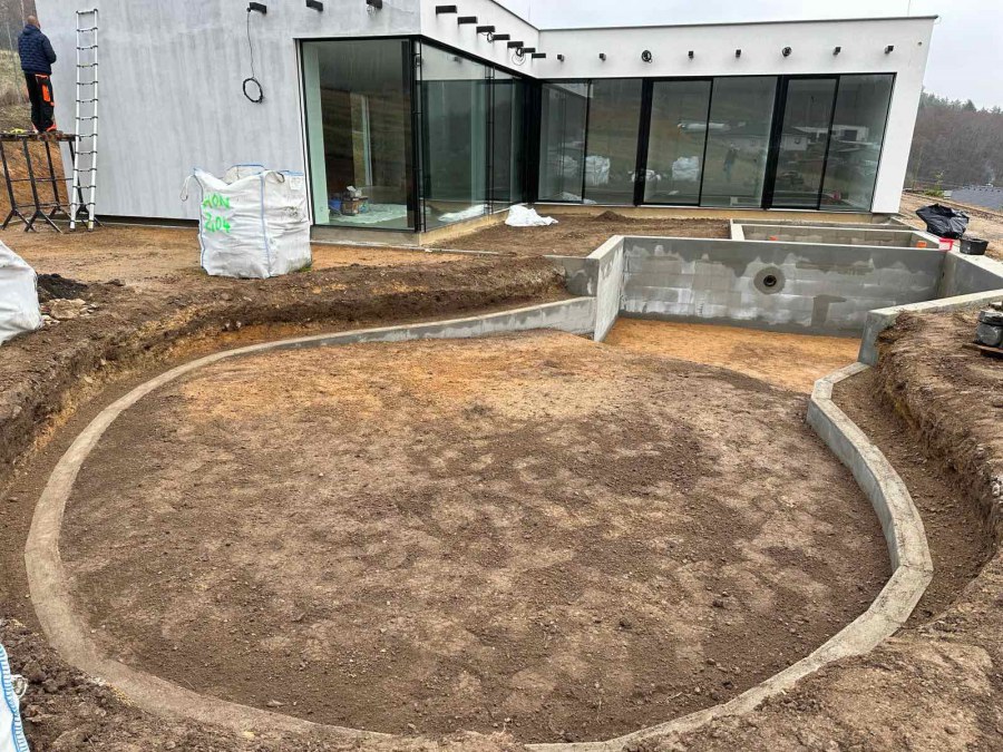 Fóliování jezírka v Málkově