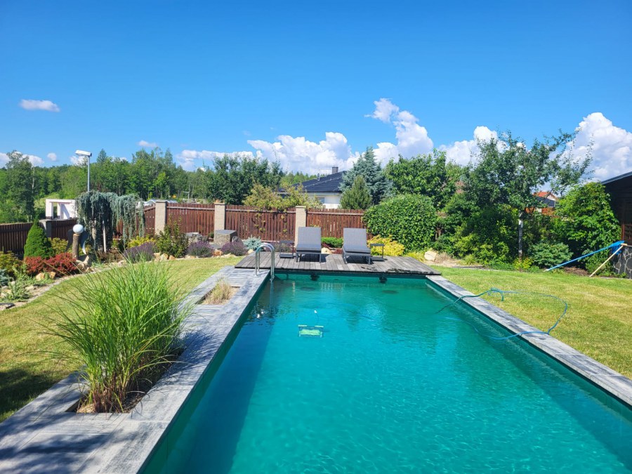 Koupací jezírko pro triatlonistu v Mostě.