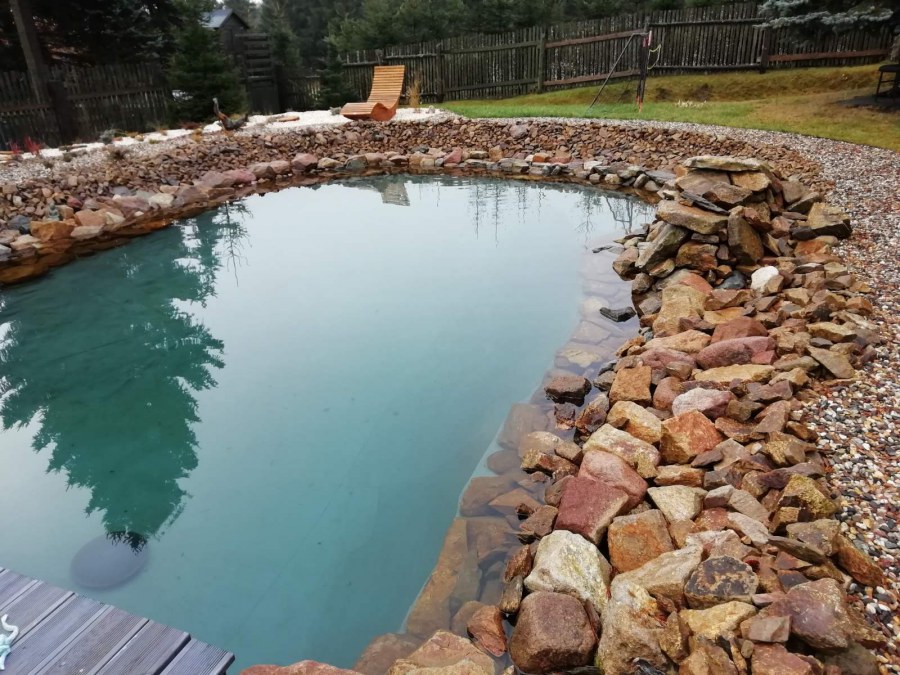 Stavba koupacího jezírka na Klínech