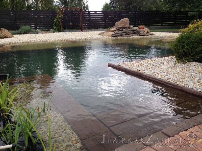 Přestavba okrasného jezírka na koupací v Zaječicích.