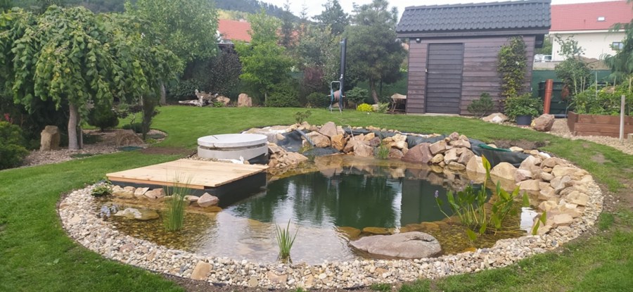 Stavba koupacího jezírka v Pohořanech.