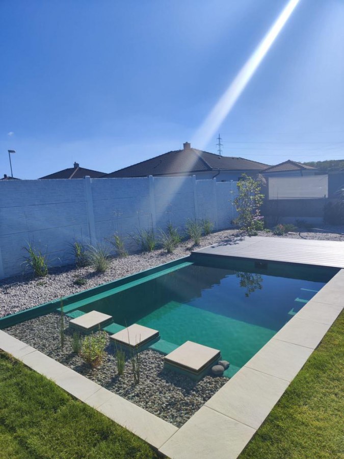 Koupací jezírko u Benediktu v Mostě