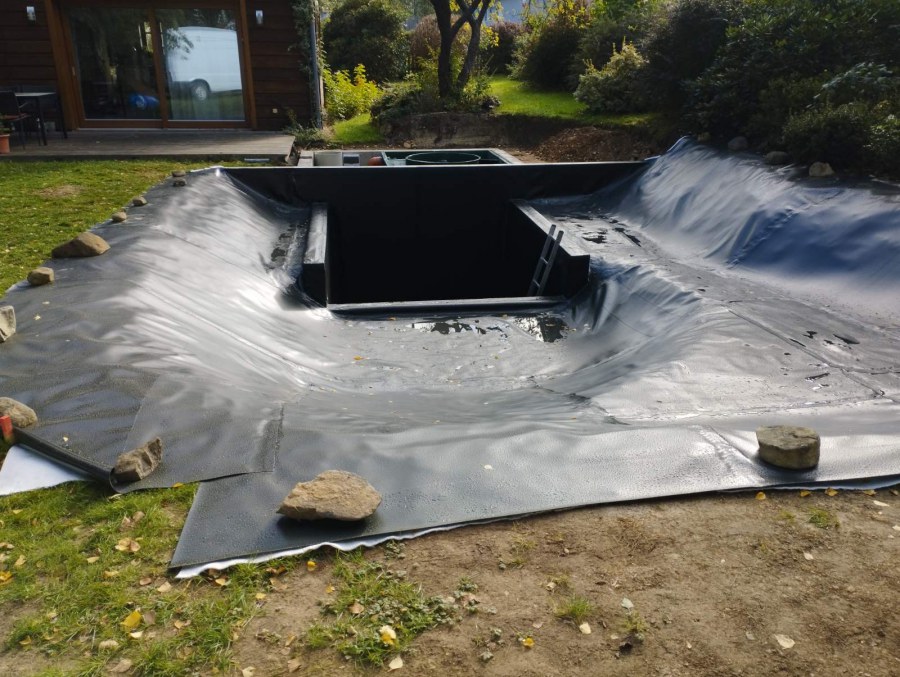 Stavba koupacího jezírka v Krásné Lípě