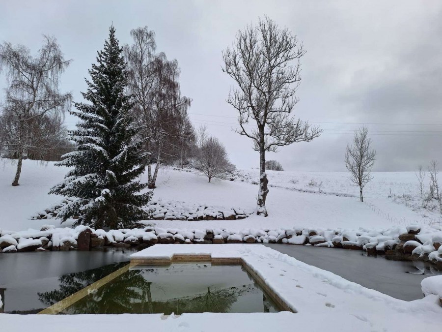 Stavba koupacího jezírka v Německém Chloumku