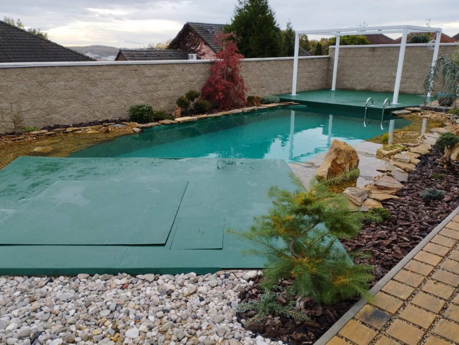 Koupací jezírko v Mostě