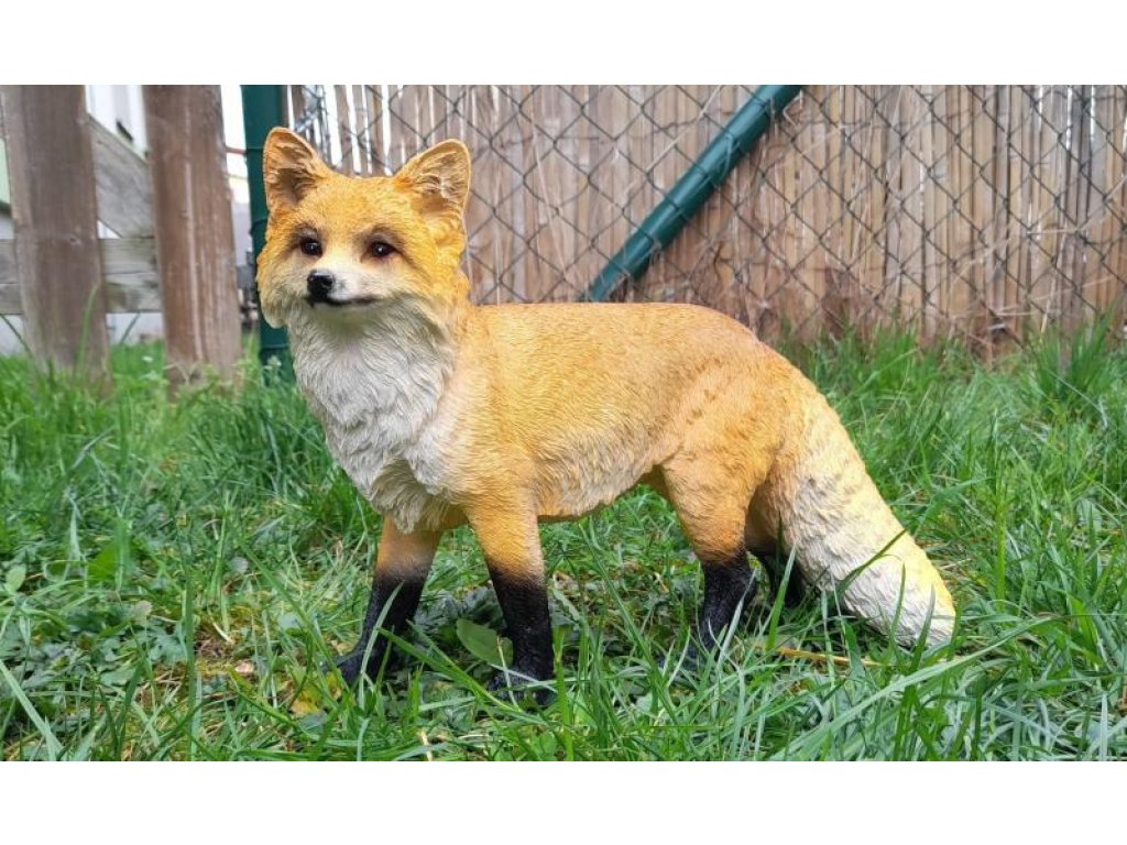 Liška stojící střední (polyston)