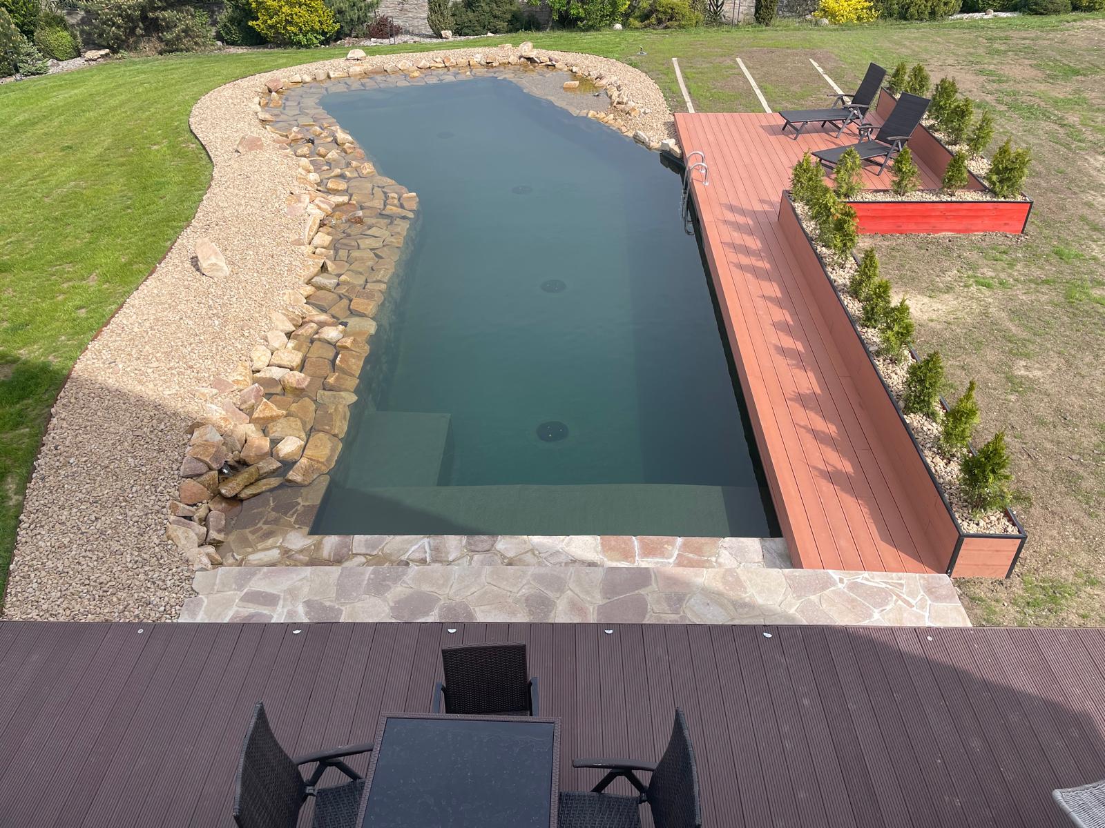 Stavba koupacího jezírka u Loun