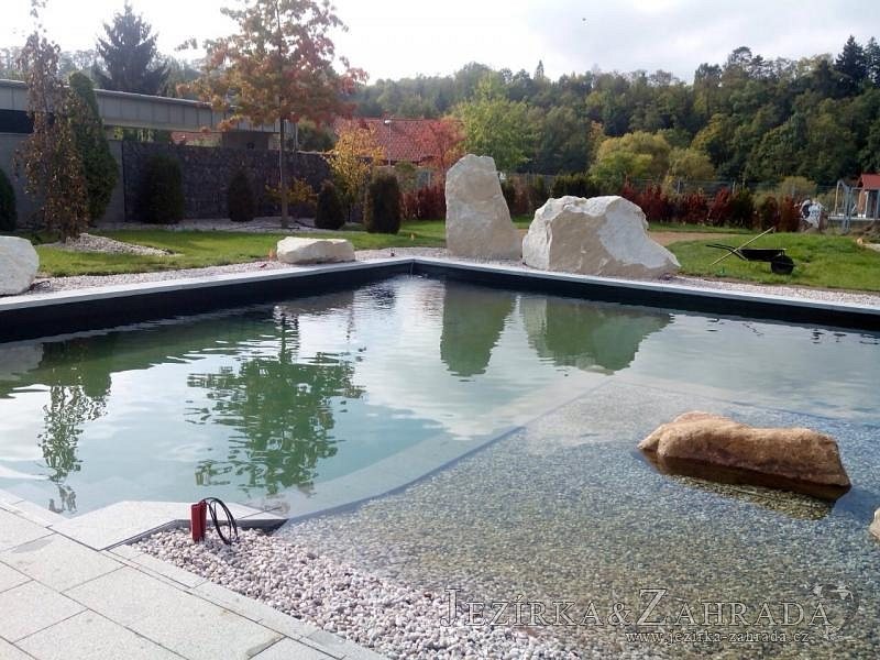 Stavba koupacího jezírka 130m3 v Plzni II.