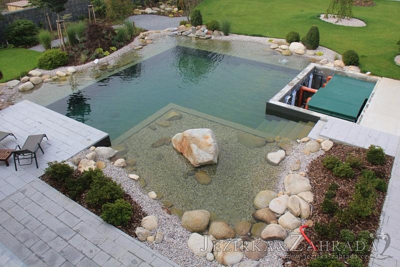 Stavba koupacího jezírka v Plzni