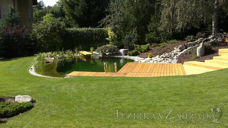 Stavba koupacího jezírka v Náchodě