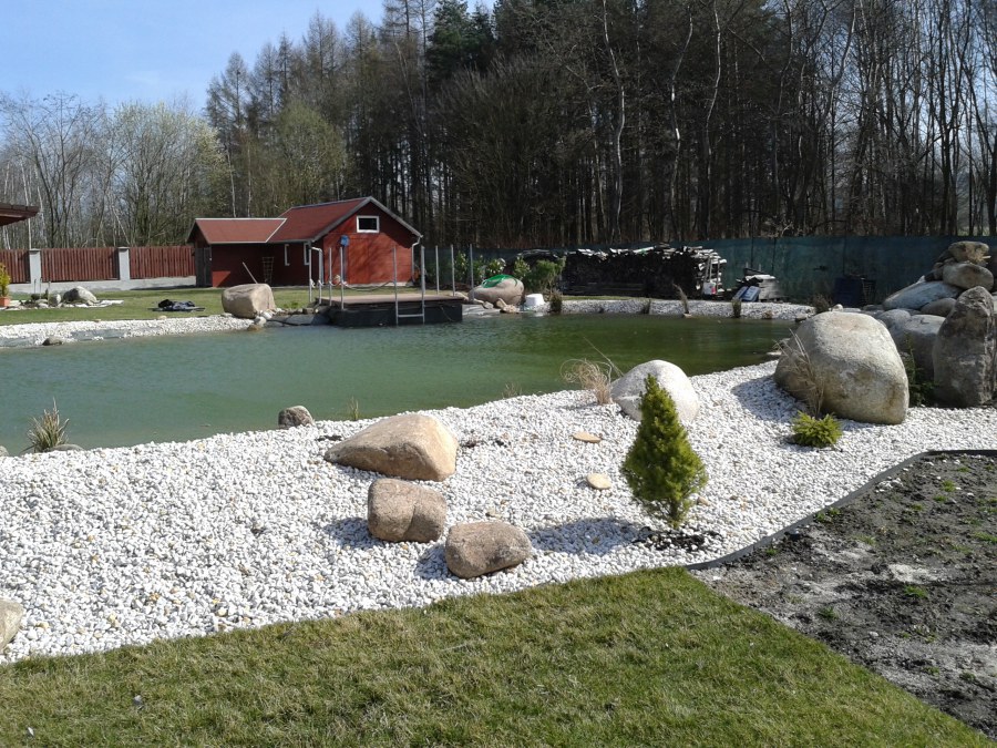 Stavba okrasného jezírka v Sokolově