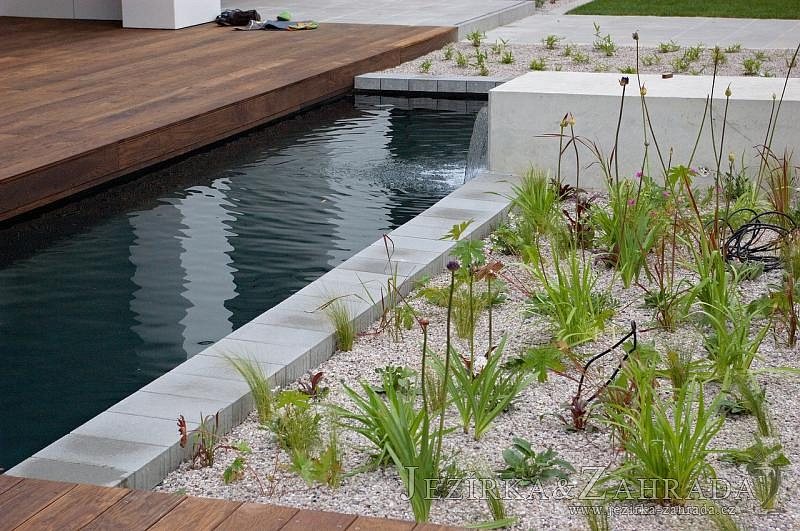 Realizace okrasného jezírka v Průhonicích