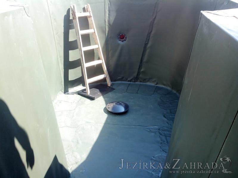 Fóliování koupacího jezírka v Mostě