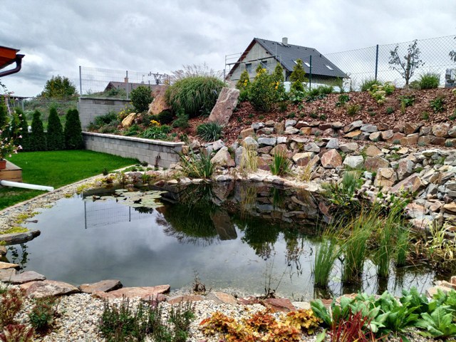Kompletní rekonstrukce okrasného jezírka u Rakovníka